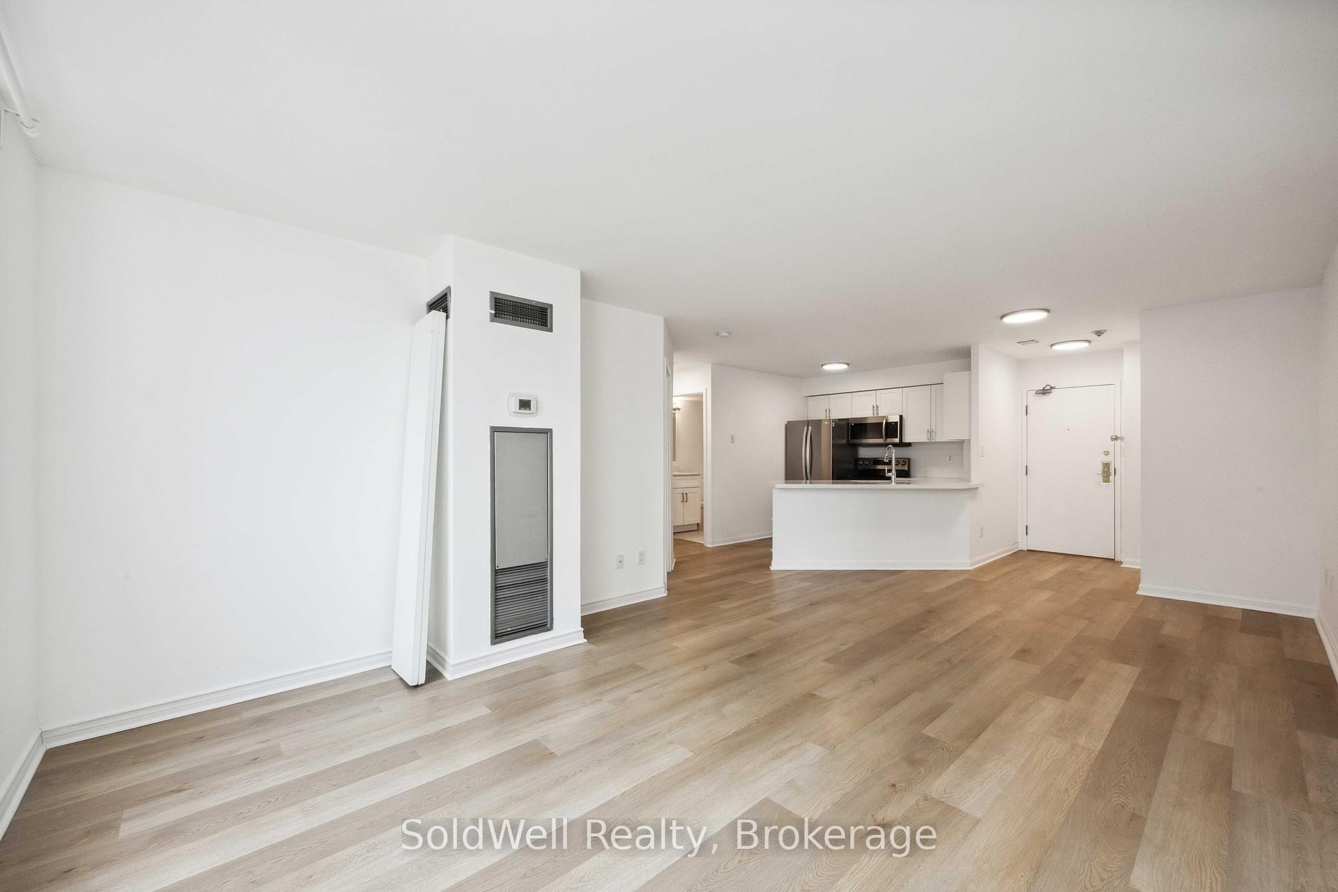 2 Bedrooms Condo at 25 Grenville,  Toronto For sale