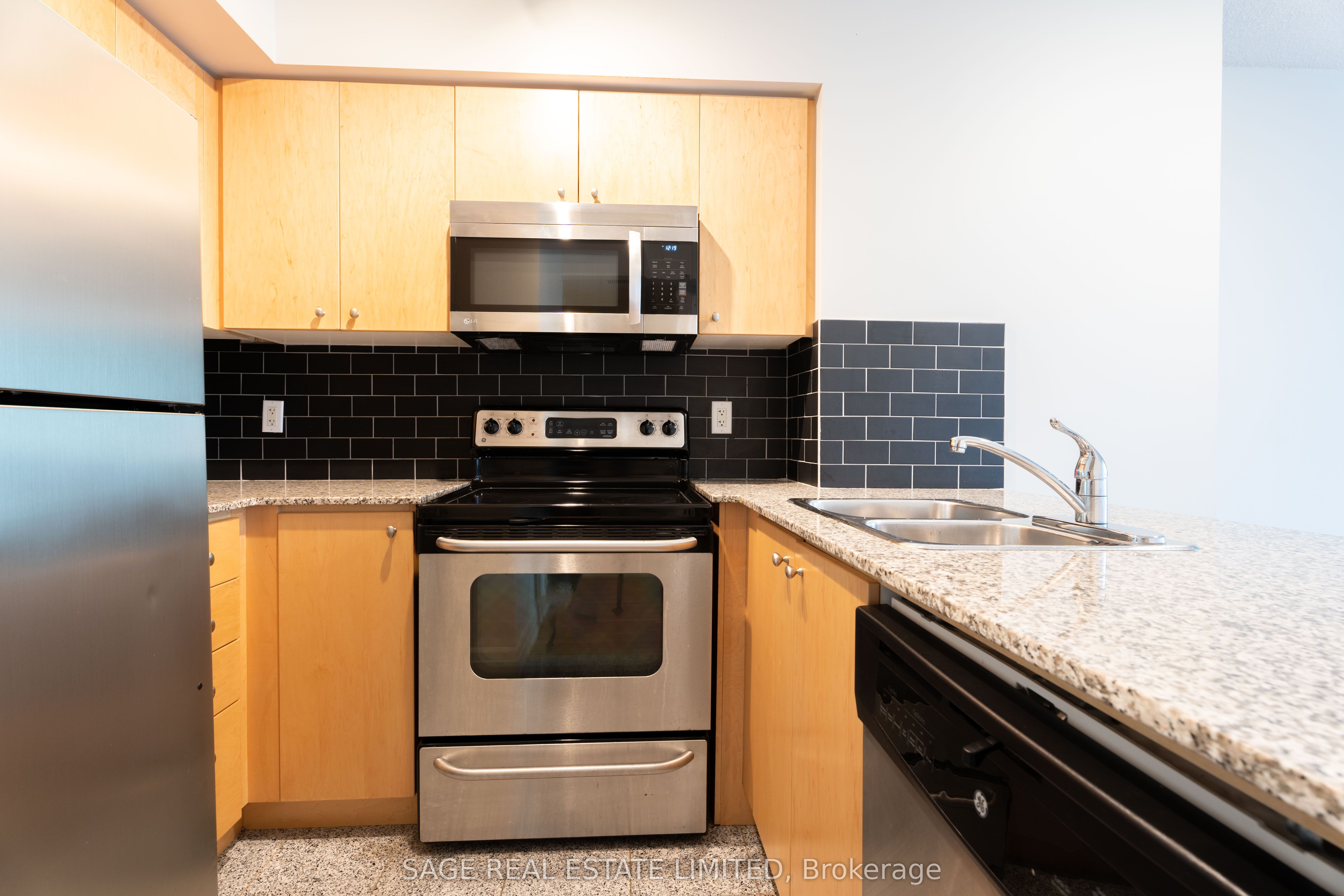 8 Scollard Street, #411