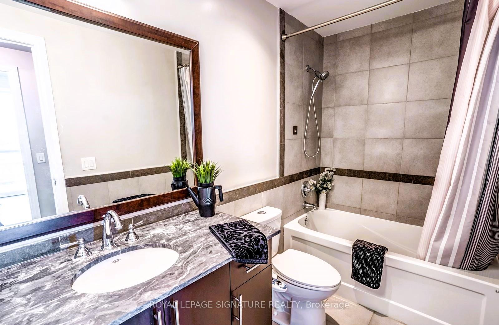 3 Bedrooms Condo at 1055 Southdown, Mississauga For sale
