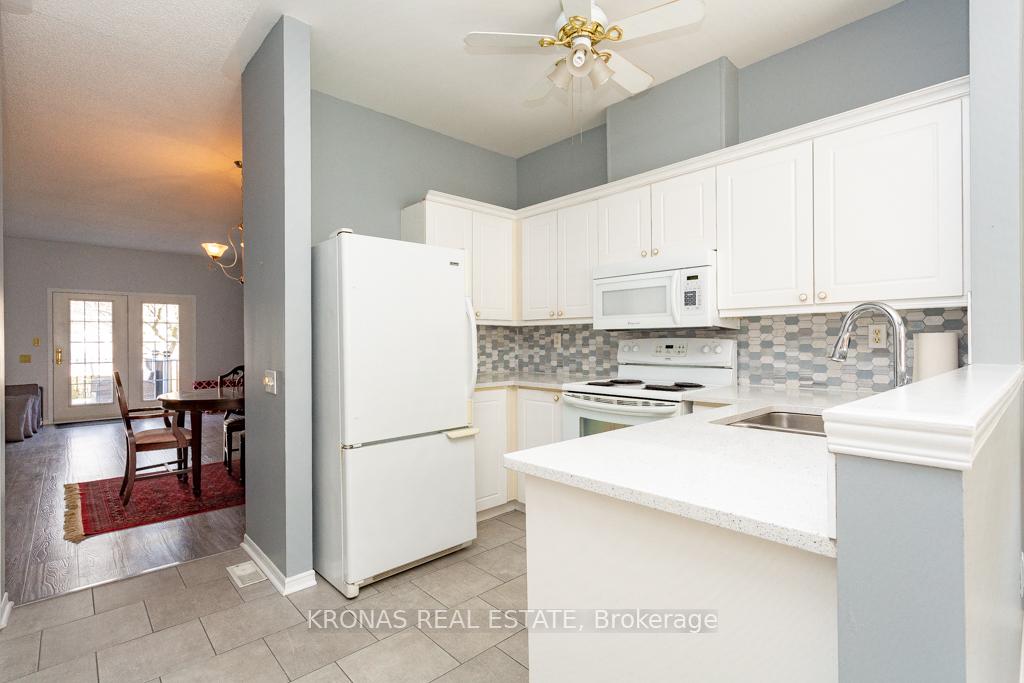 2 Bedrooms Condo at 143 Silverbirch,  Hamilton For sale