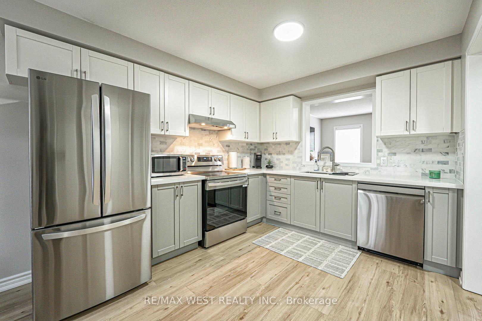 3 Bedrooms Condo at 3050 Rotary, Burlington For sale