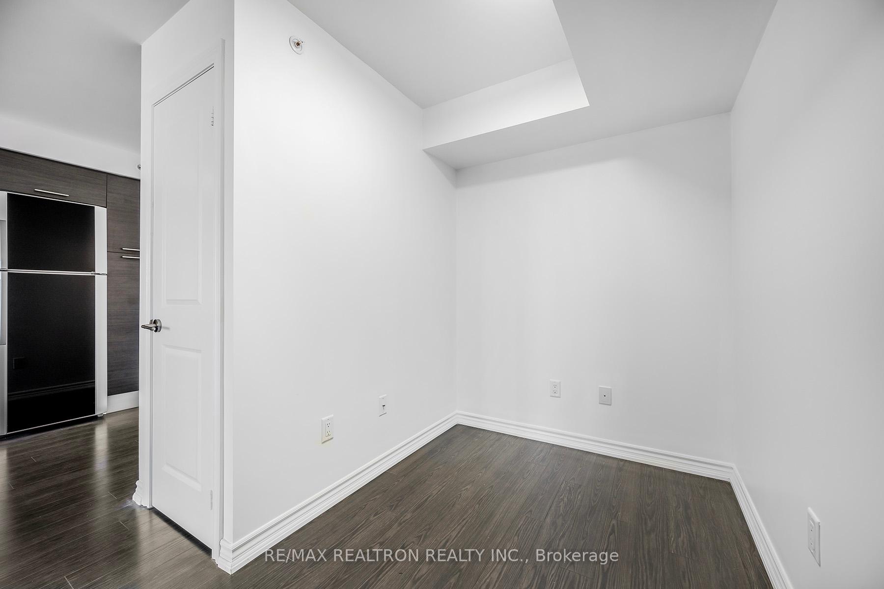 2 Bedrooms Condo at 386 Yonge,  Toronto For sale