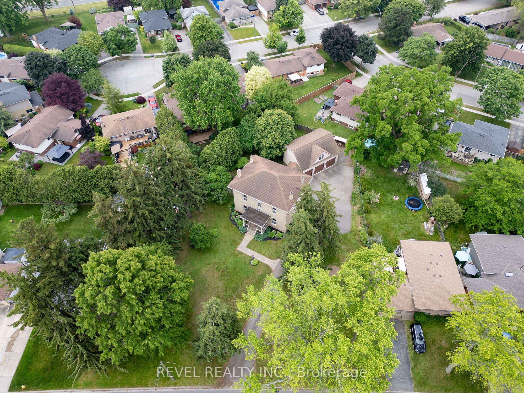 40 Oakhill Drive