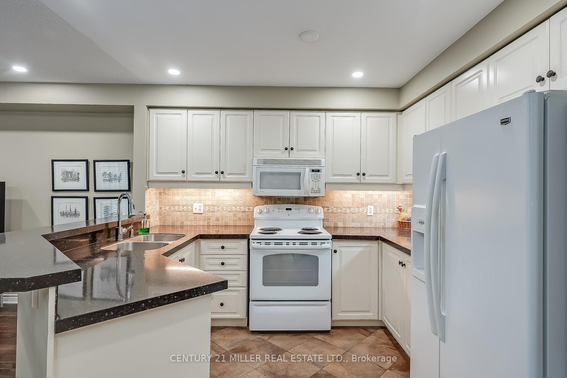 3 Bedrooms Condo at 1240 Westview, Oakville For sale