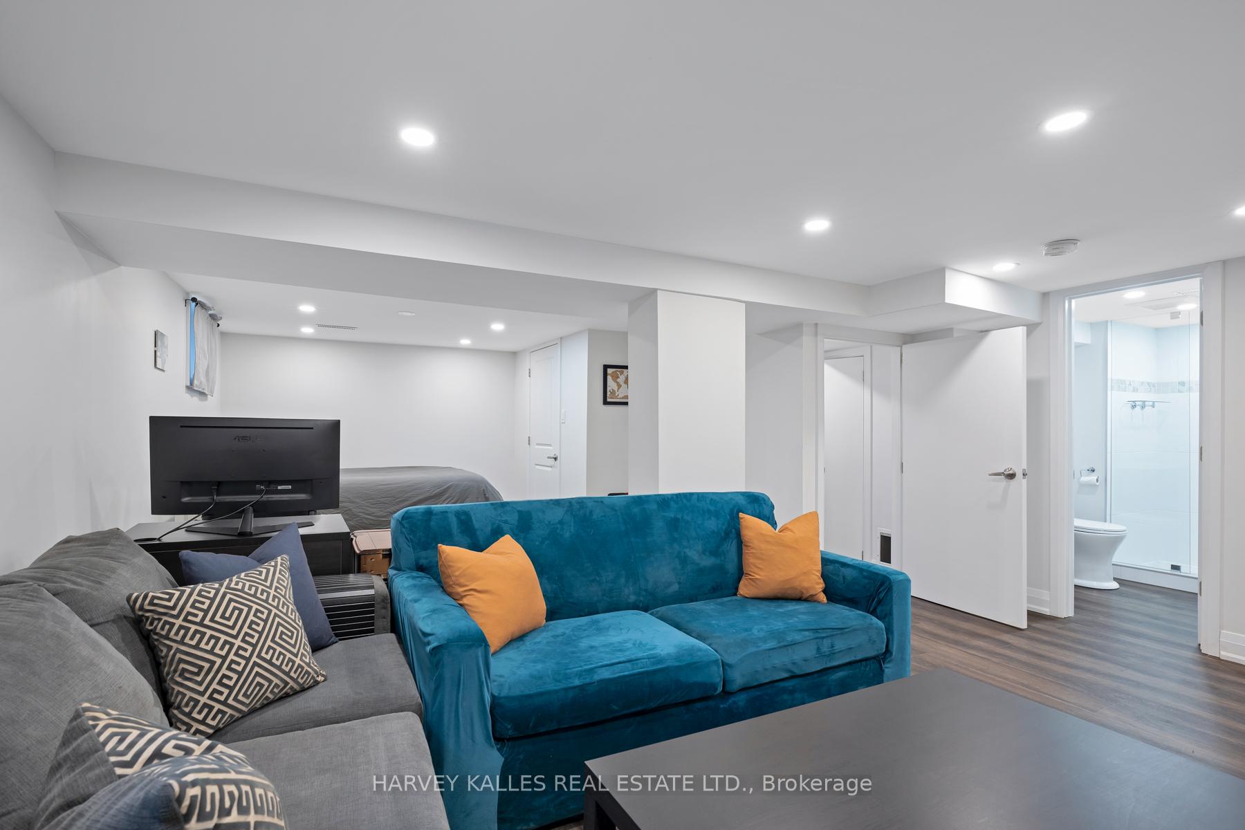 89 Charleswood Drive
