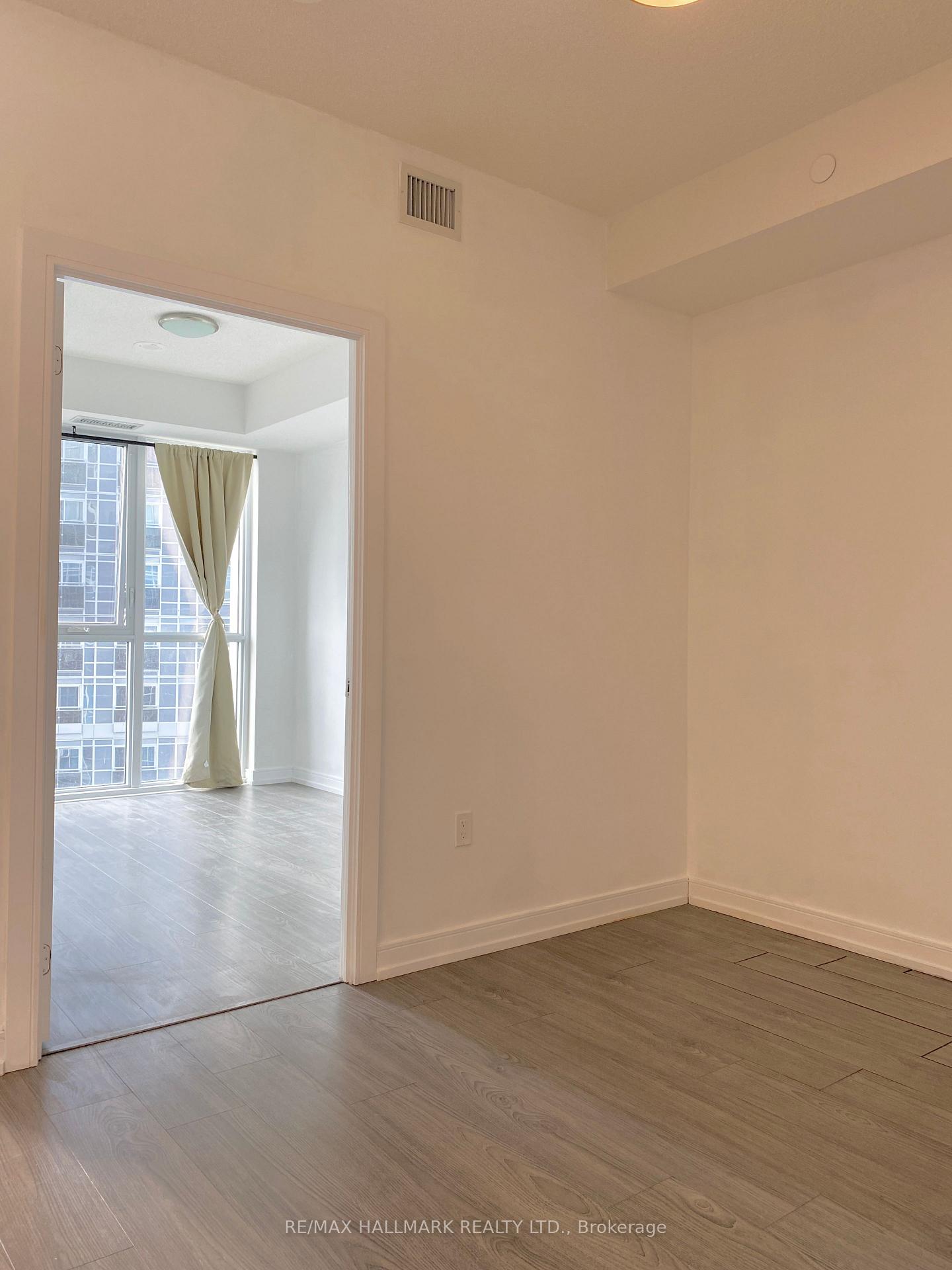 2 Bedrooms Condo at 225 Village Green, Toronto For sale