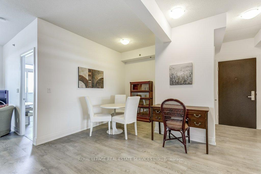 2 Bedrooms Condo at 55 Speers, Oakville For sale