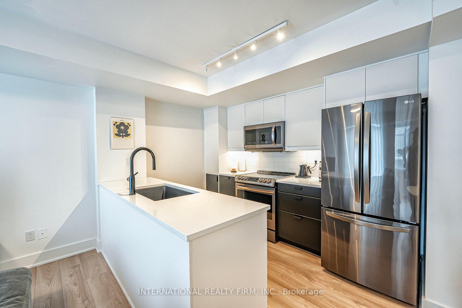 3 Bedrooms Condo at 1 Ruttan, Toronto For sale