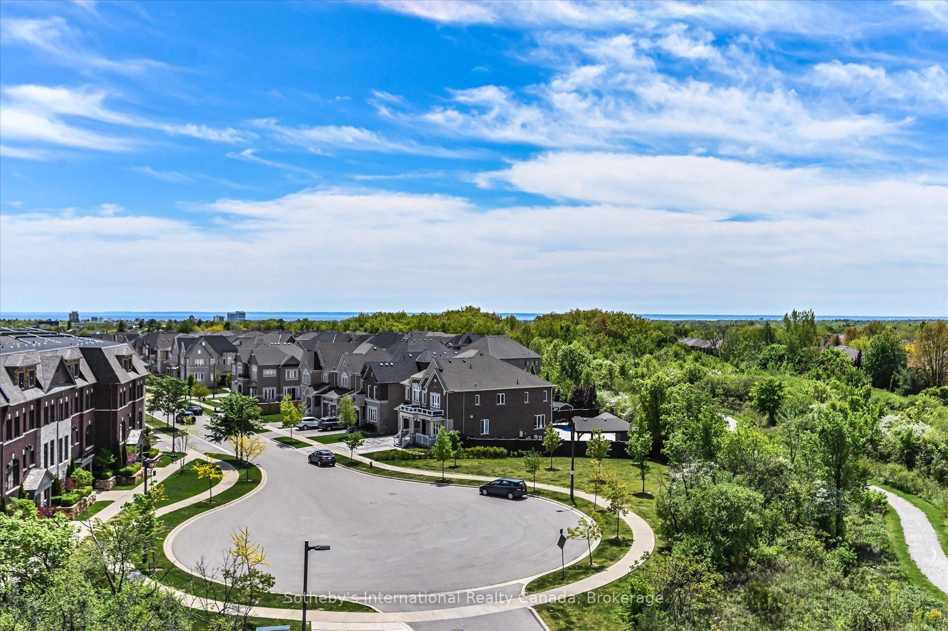 2 Bedrooms Condo at 2199 Lillykin, Oakville For sale