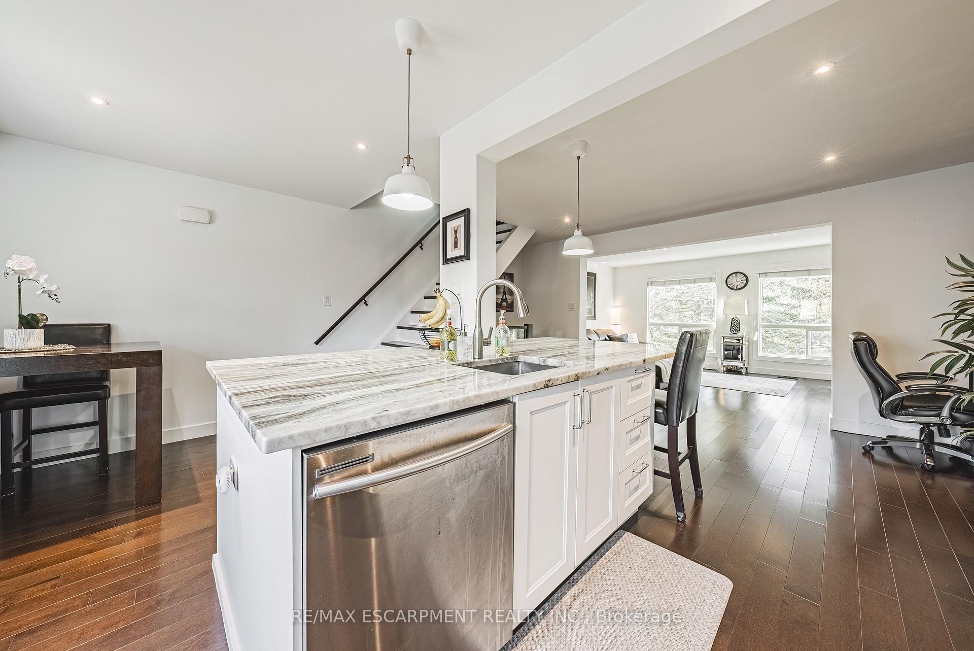 3 Bedrooms Condo at 1155 Paramount, Hamilton For sale