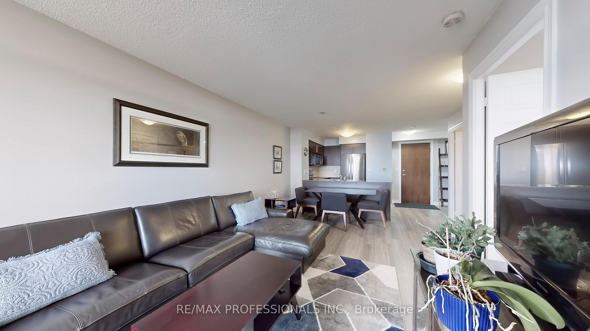 2 Bedrooms Co-op at 310 Burnhamthorpe, Mississauga For sale