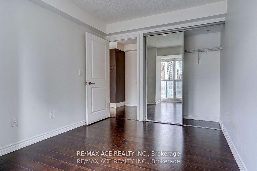 3 Bedrooms Condo at 386 Yonge, Toronto For sale