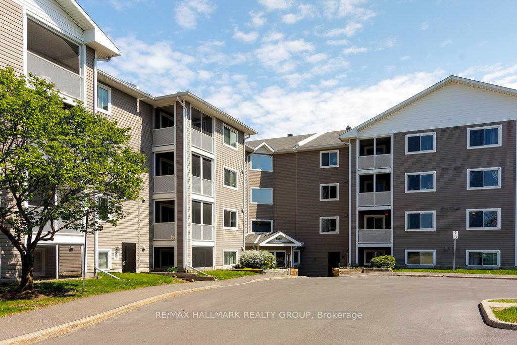 Ideally situated, this charming two-bedroom, one-bathroom condominium offers a thoughtfully renovated kitchen with modern appliances, open-concept living and dining area, ensuite laundry, storage room, updated bathroom, hardwood floors throughout, and private balcony overlooking green space. This is one of the largest models in the building, with over 1000 square feet. The generously sized bedrooms include a spacious walk-in closet, providing ample storage. Just steps from South Keys Shopping Centre, a variety of restaurants, cinemas, recreational amenities, a community centre, and convenient public transit. The building offers excellent features such as a secure bike storage room and abundant visitor parking. An exceptional opportunity for both homeowners and investors alike.