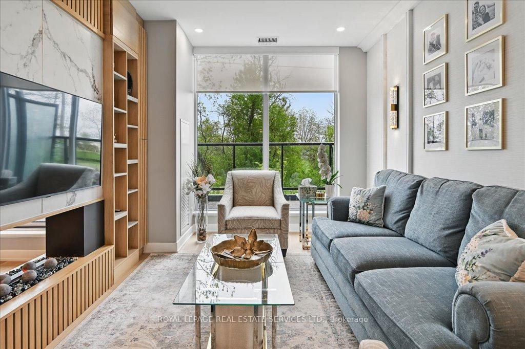 3 Bedrooms Condo at 2489 Taunton, Oakville For sale
