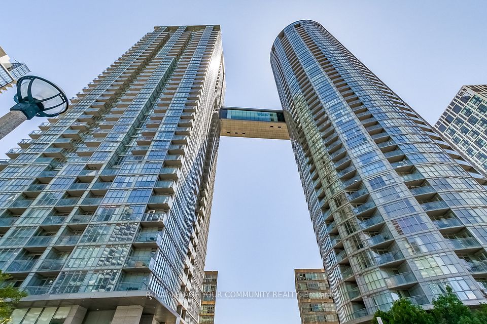 21 Iceboat Terrace