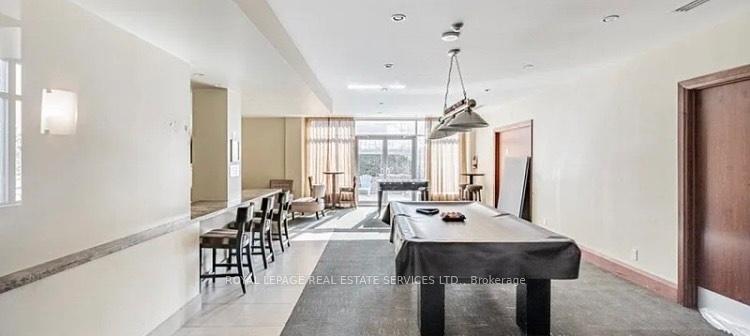 2 Bedrooms Condo at 320 City Centre,  Mississauga For sale