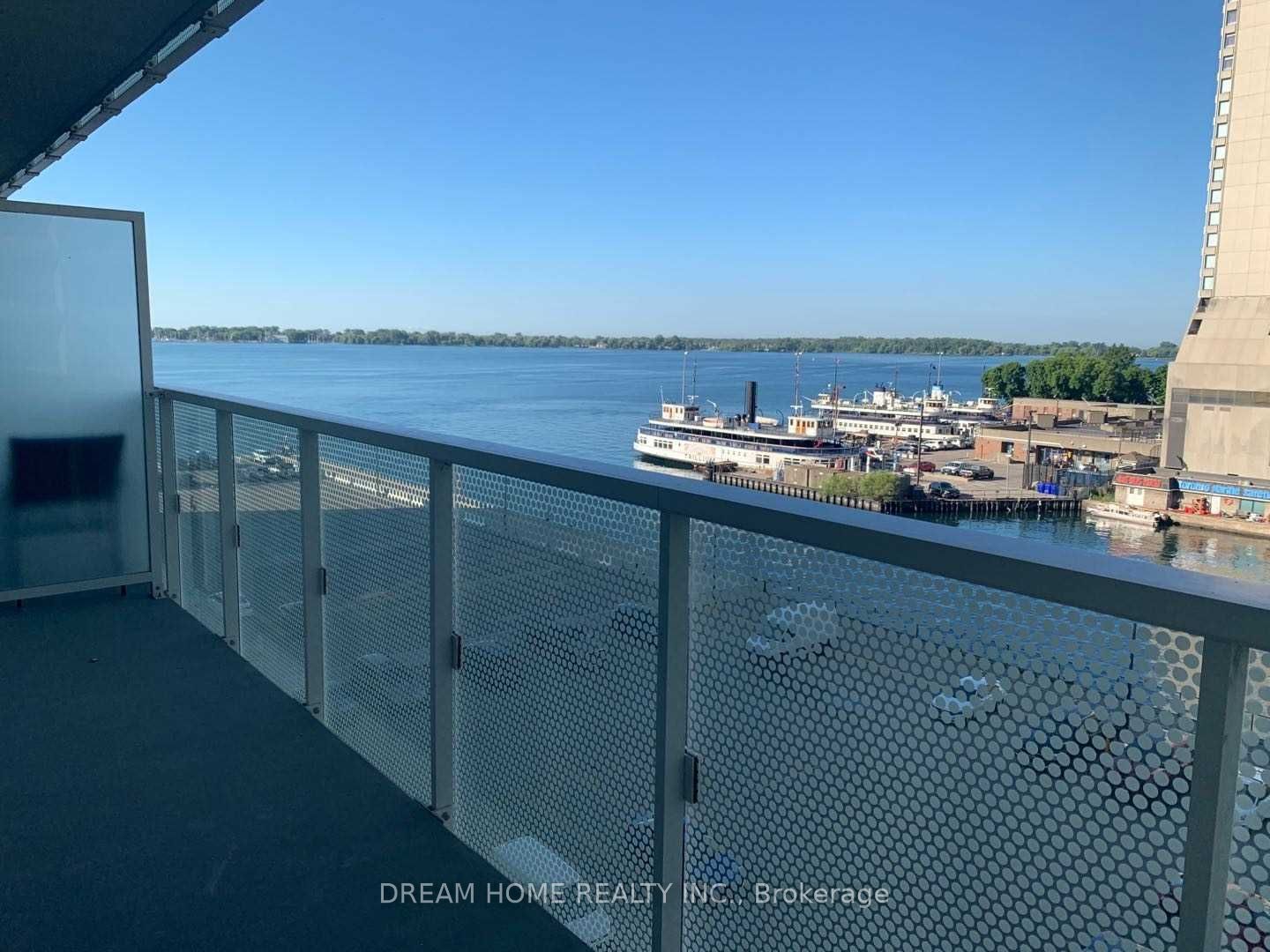15 Queens Quay E, #515