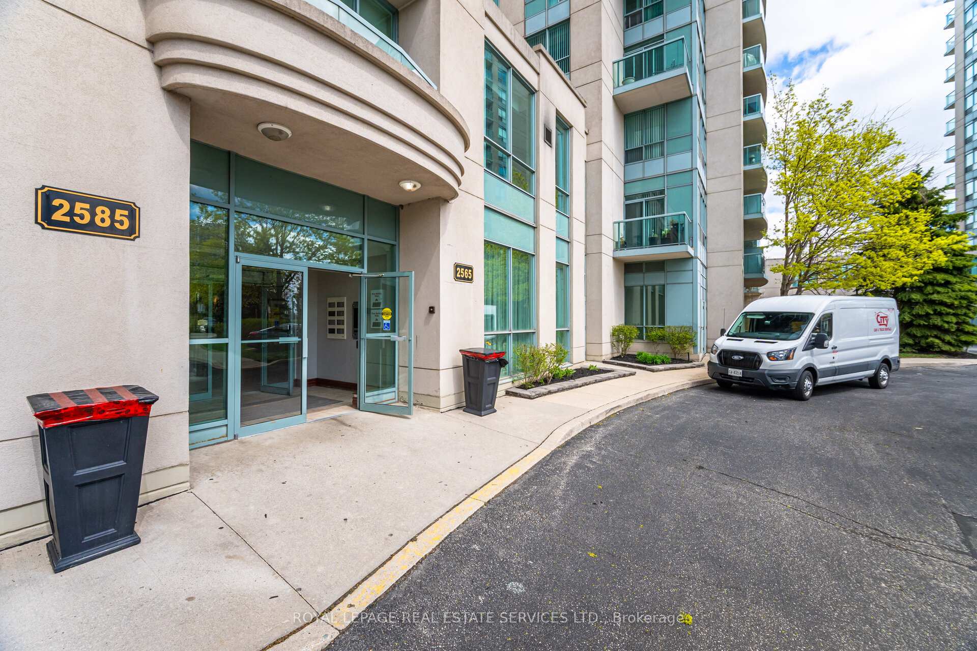 2 Bedrooms Condo at 2585 Erin Centre,  Mississauga For sale