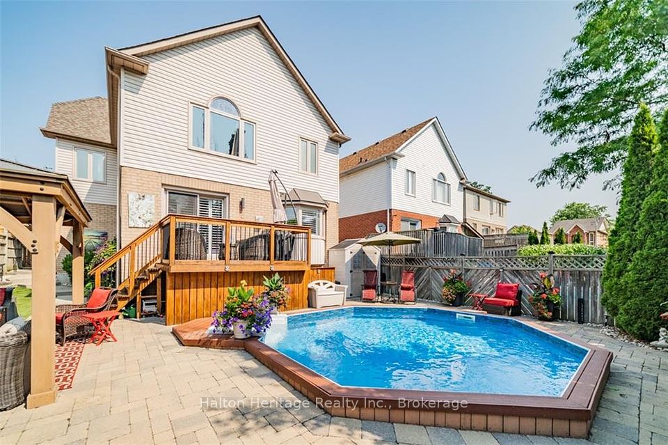 24 Segwun Road, Hamilton, ON L8B 0K2