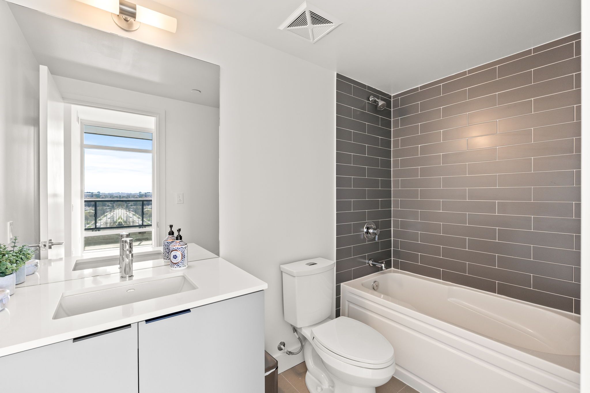 1350 Ellesmere Road 1112