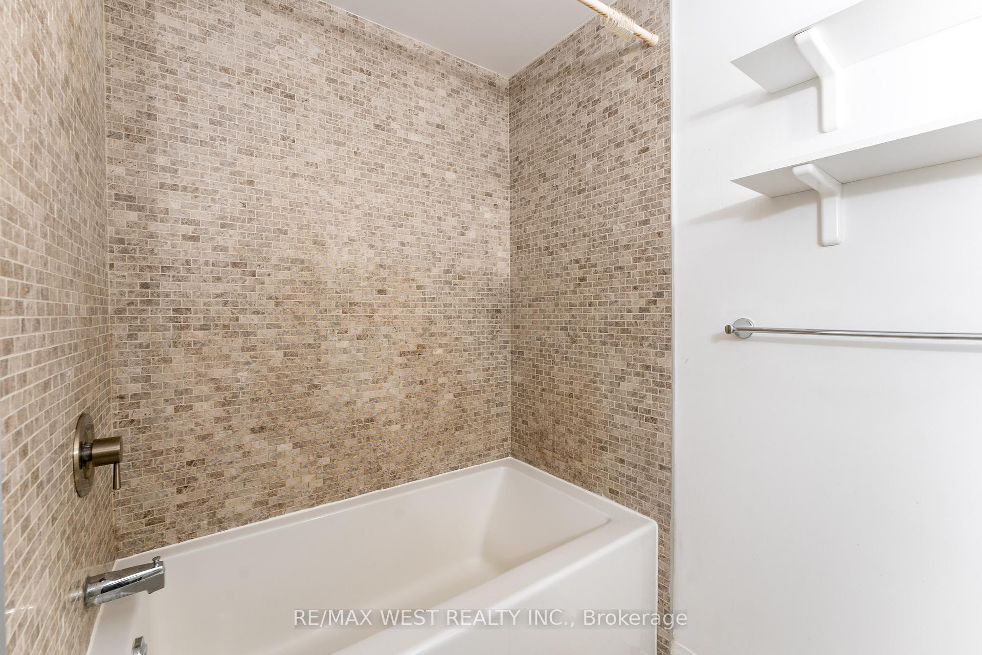 2 Bedrooms Condo at 8 Mercer, Toronto For sale
