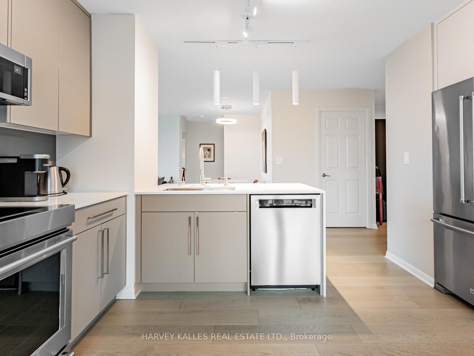3 Bedrooms Condo at 96 St Patrick, Toronto For sale