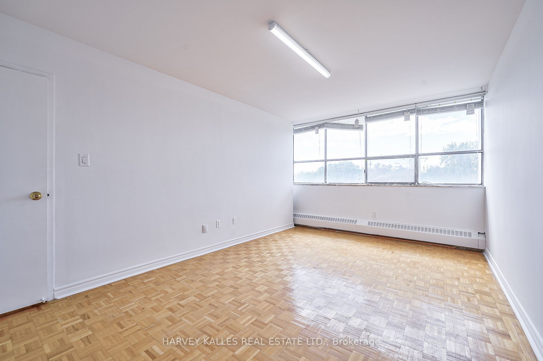 2000 Sheppard Avenue W 411