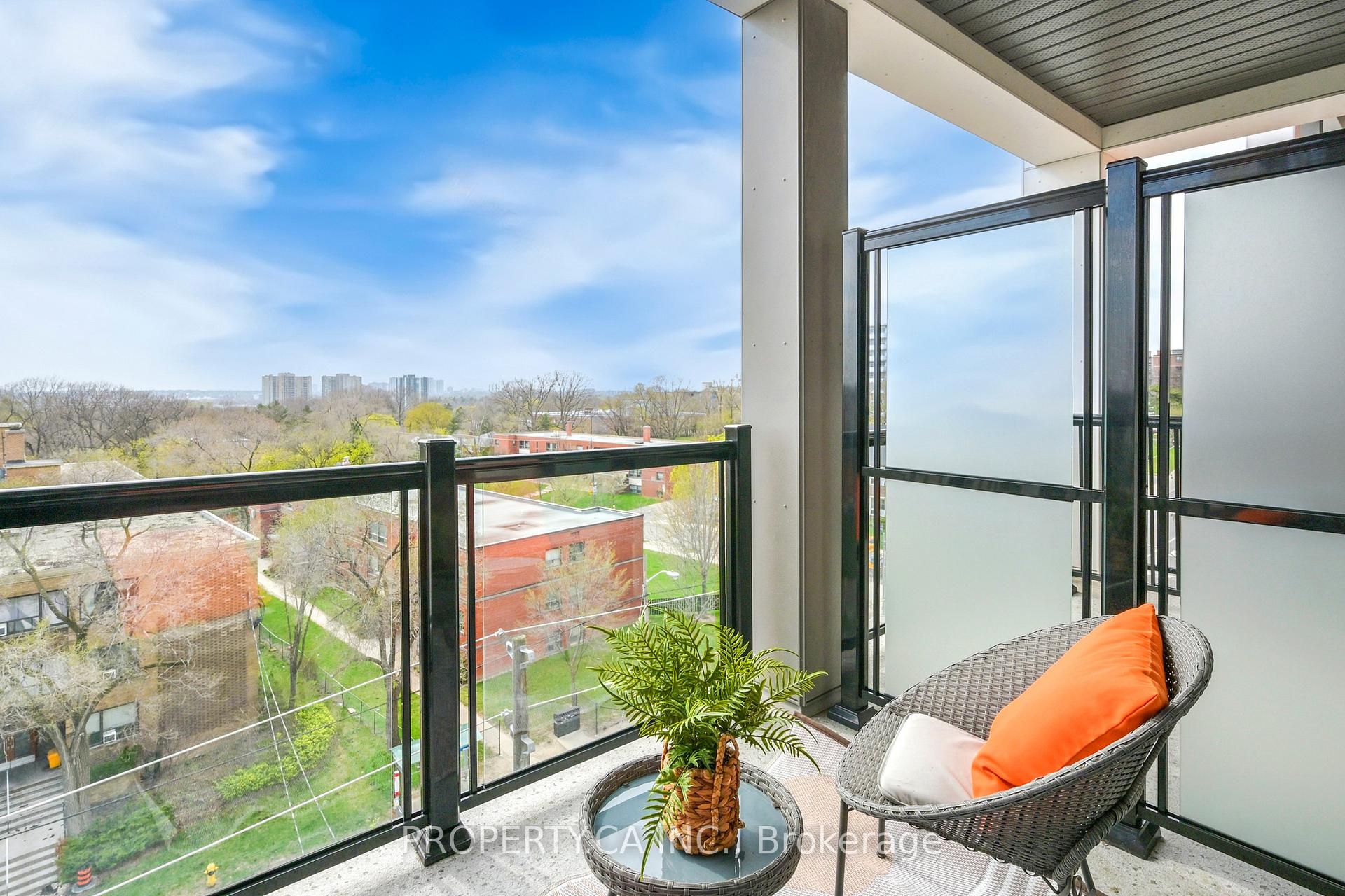 2 Bedrooms Condo at 165 Canon Jackson, Toronto For sale