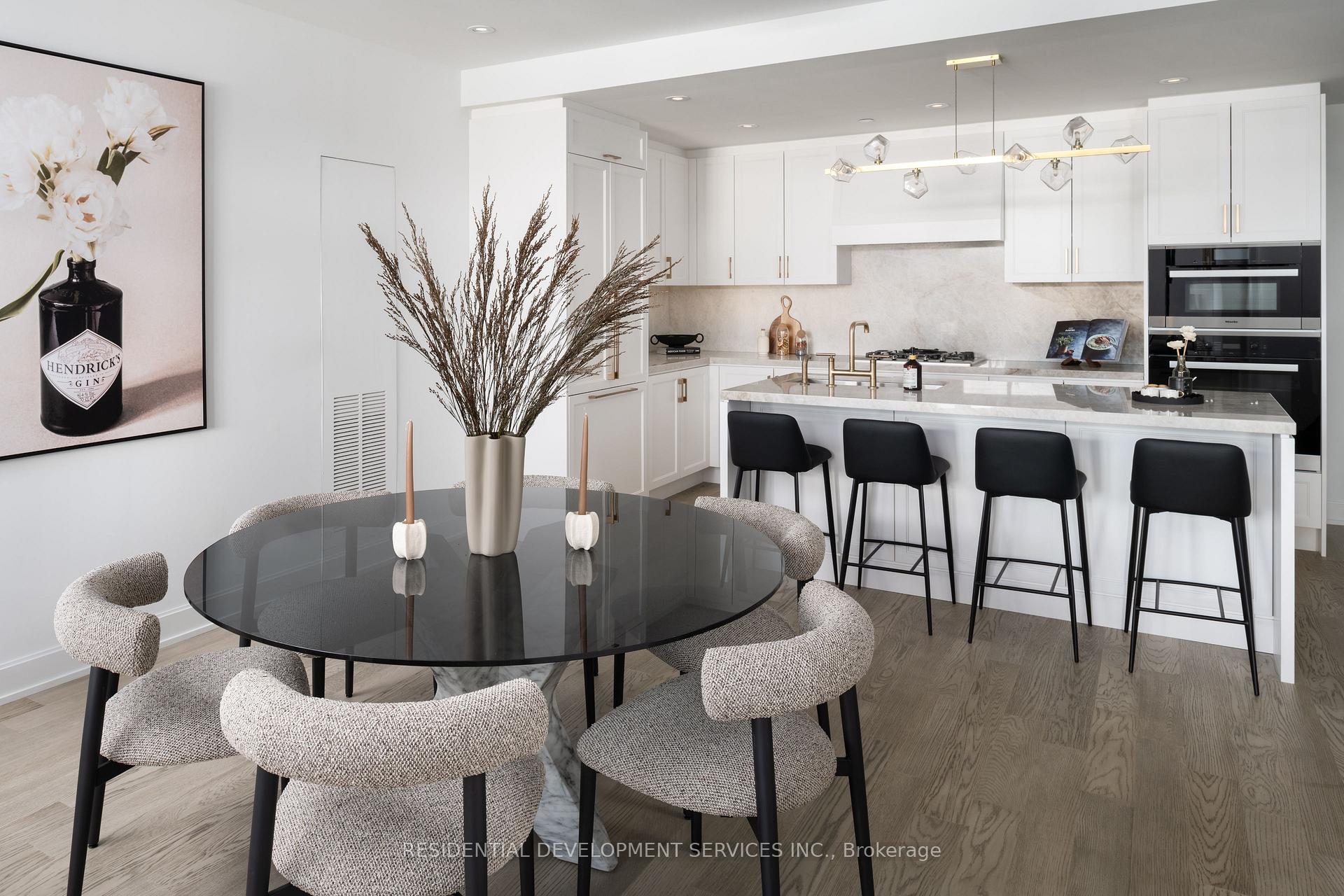 2 Bedrooms Condo at 1 Strathgowan,  Toronto For sale