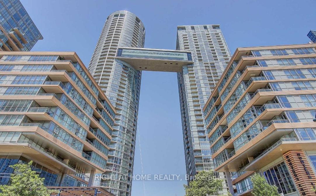 2 Bedrooms Condo at 15 Iceboat,  Toronto For sale