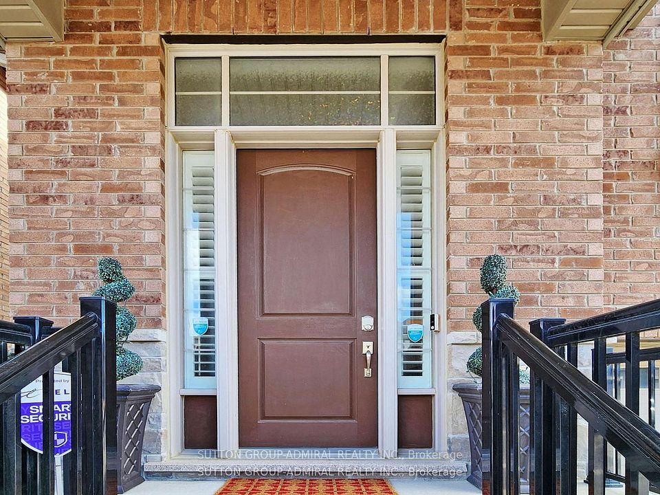 40 Brabin Circle, Whitby, ON L1P 0C1