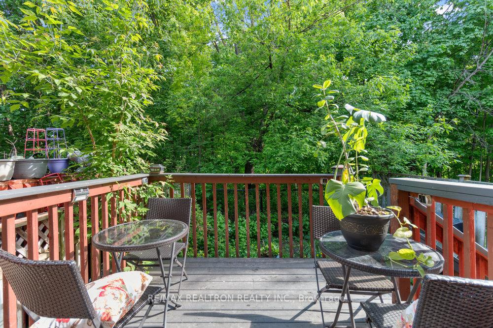 4 Bedrooms Condo at 31 Treeland, Toronto For sale