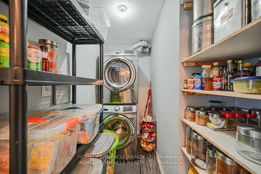 3 Bedrooms Condo at 5 Rowntree, Toronto For sale