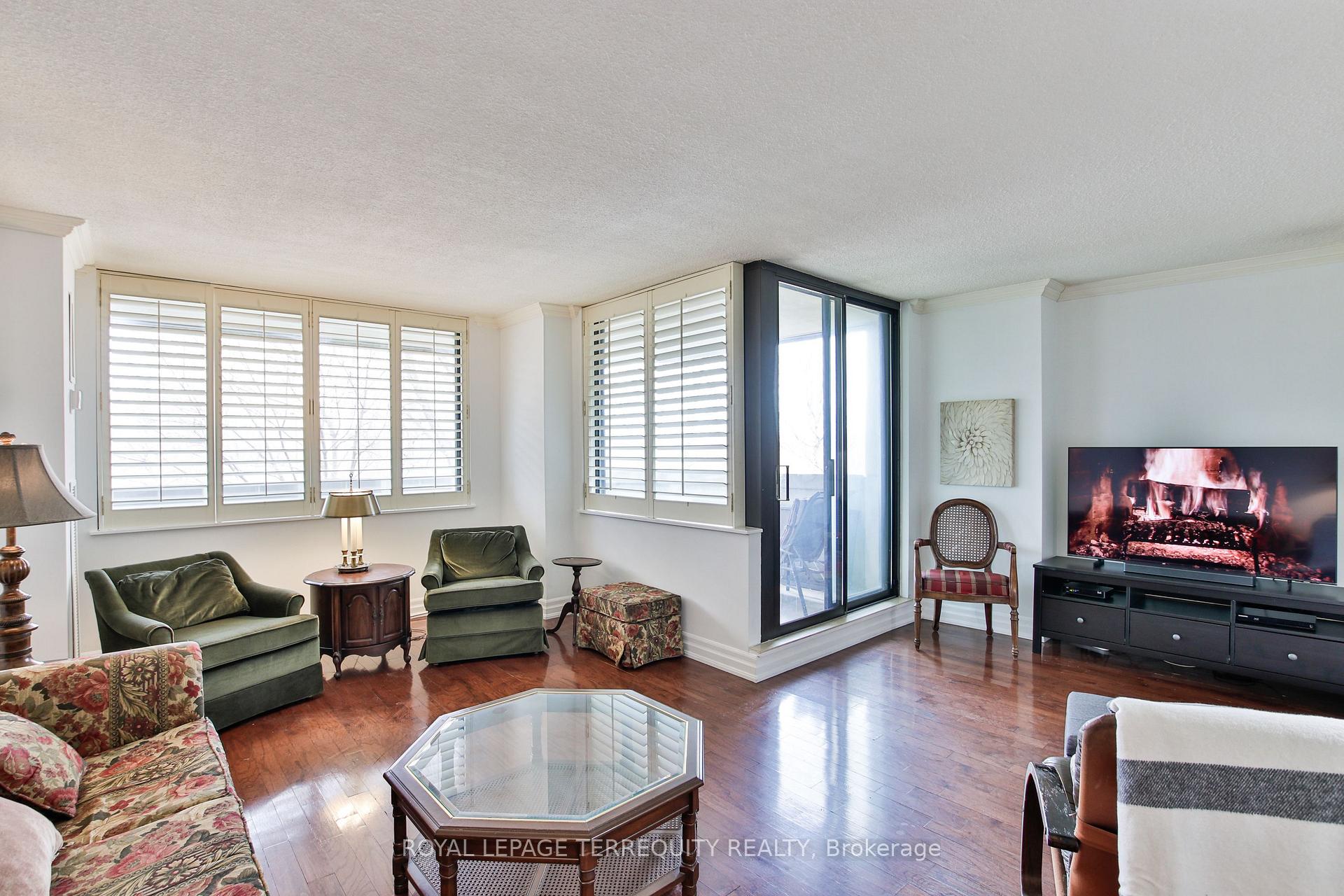 2 Bedrooms Condo at 75 Wynford Heights, Toronto For sale