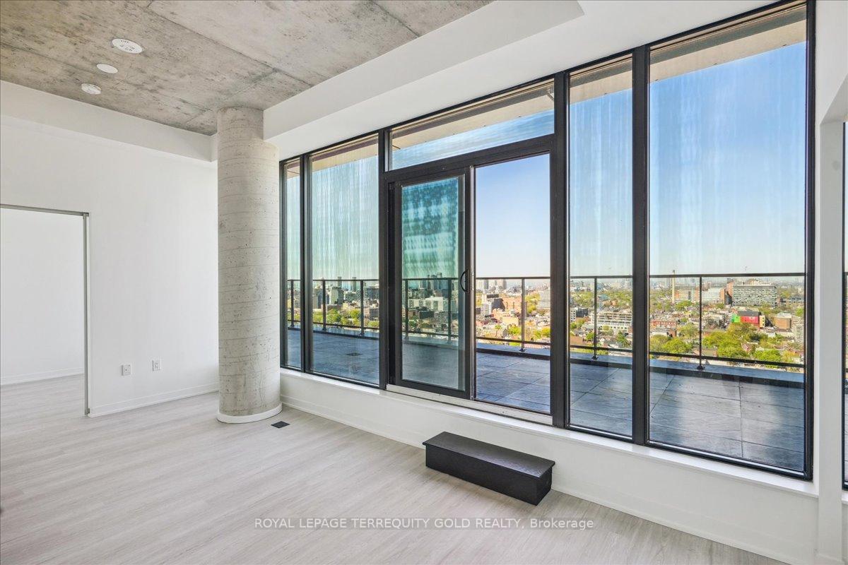3 Bedrooms Condo at 195 McCaul, Toronto For sale