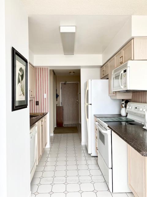 2 Bedrooms Condo at 330 Rathburn,  Mississauga For sale