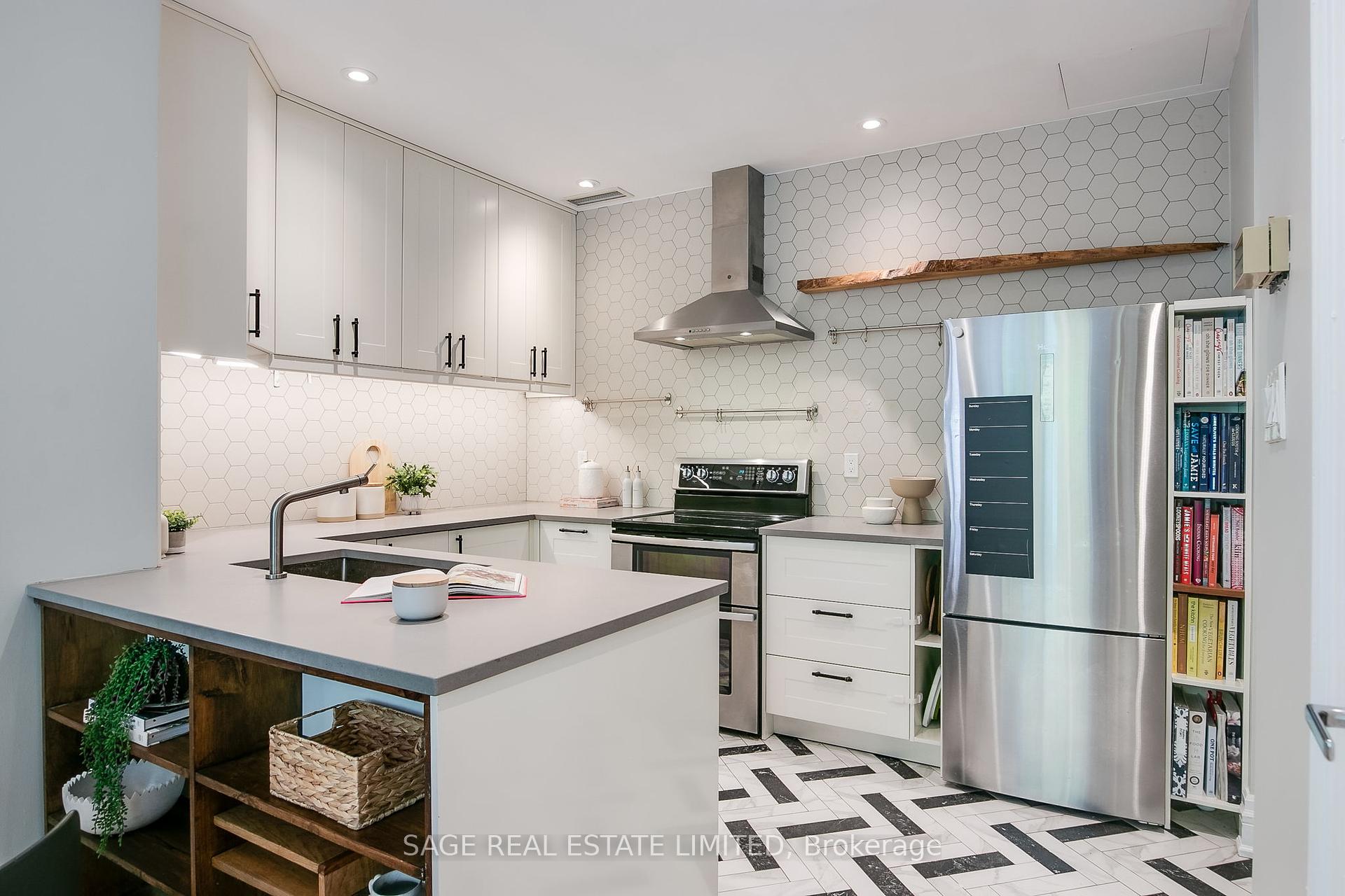 2 Bedrooms Condo at 111 Merton, Toronto For sale
