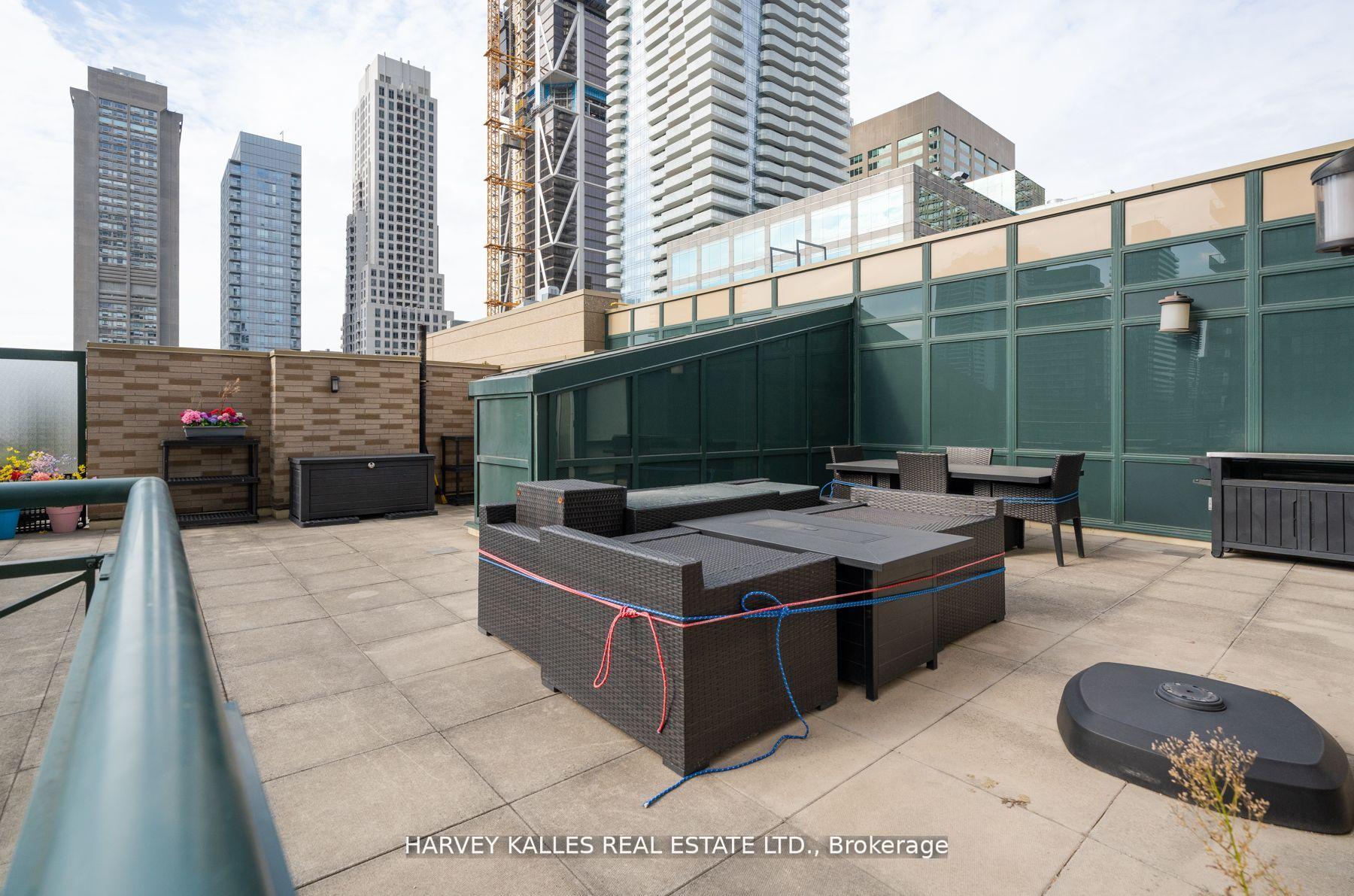 3 Bedrooms Condo at 35 Hayden, Toronto For sale