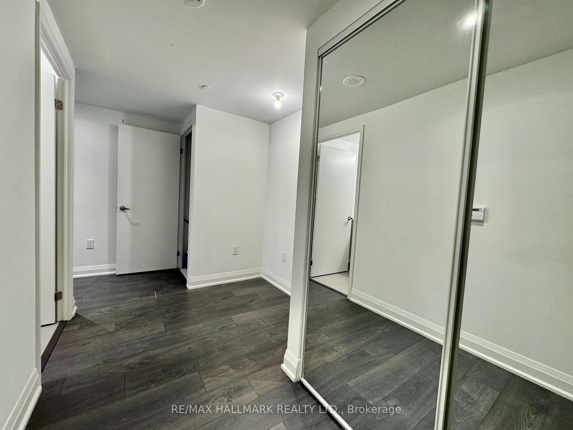 2 Bedrooms Condo at 26 Gibbs, Toronto For sale