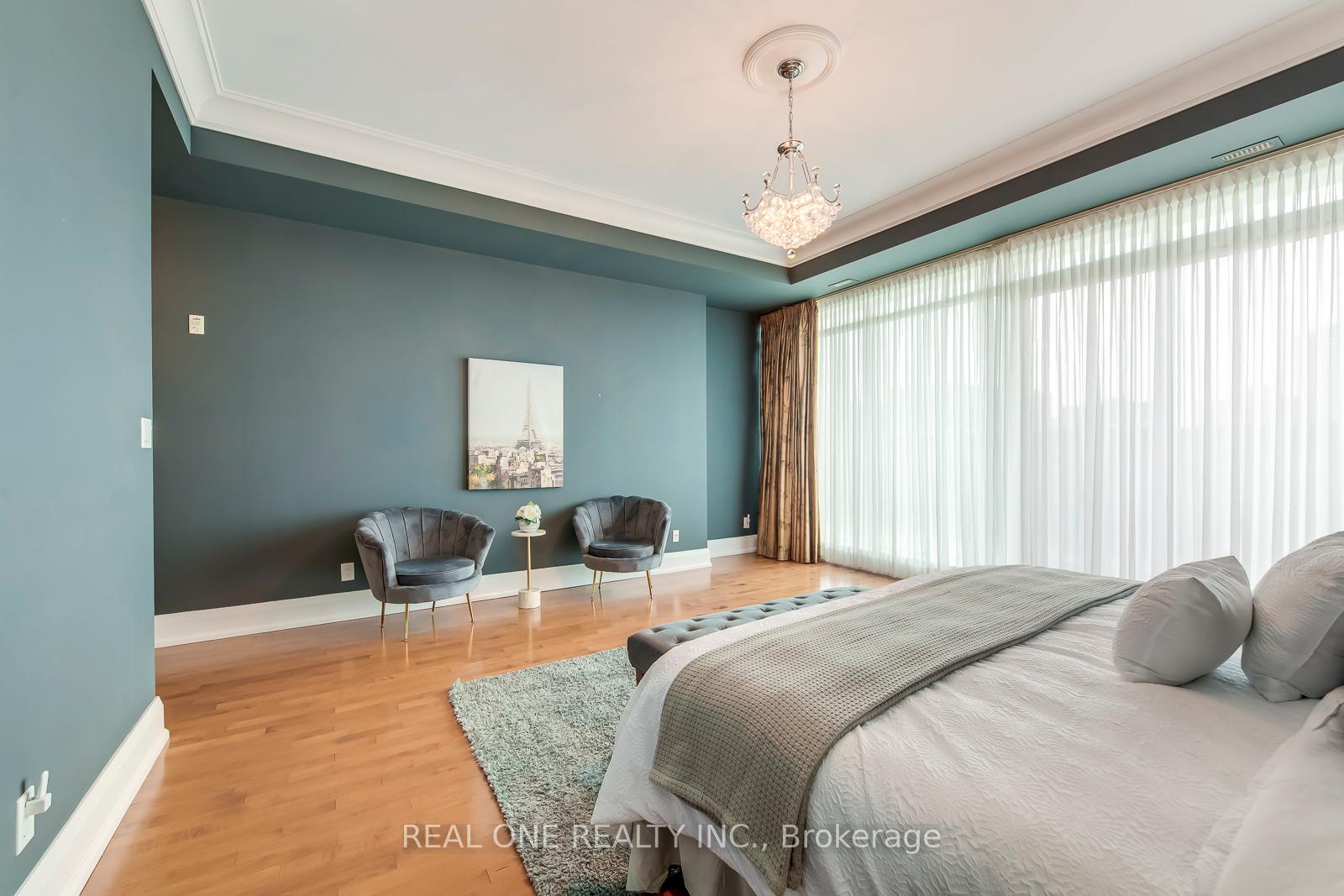 2 Bedrooms Condo at 65 Port,  Mississauga For sale