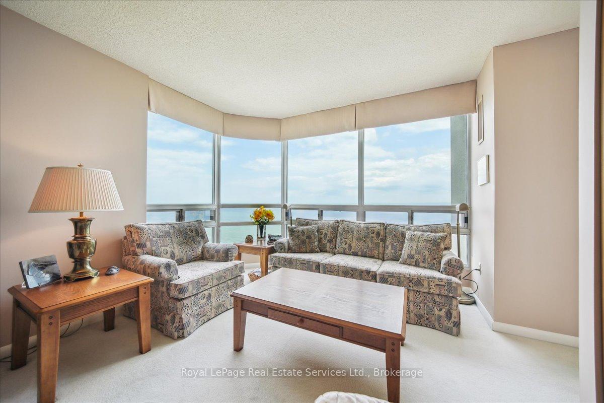 2 Bedrooms Condo at 2180 Marine, Oakville For sale