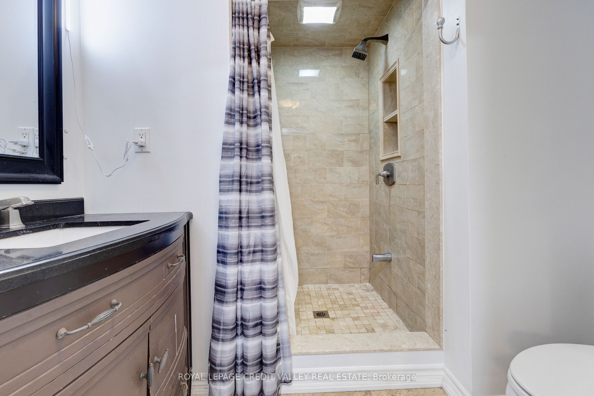3212 Valmarie Avenue, #Basement