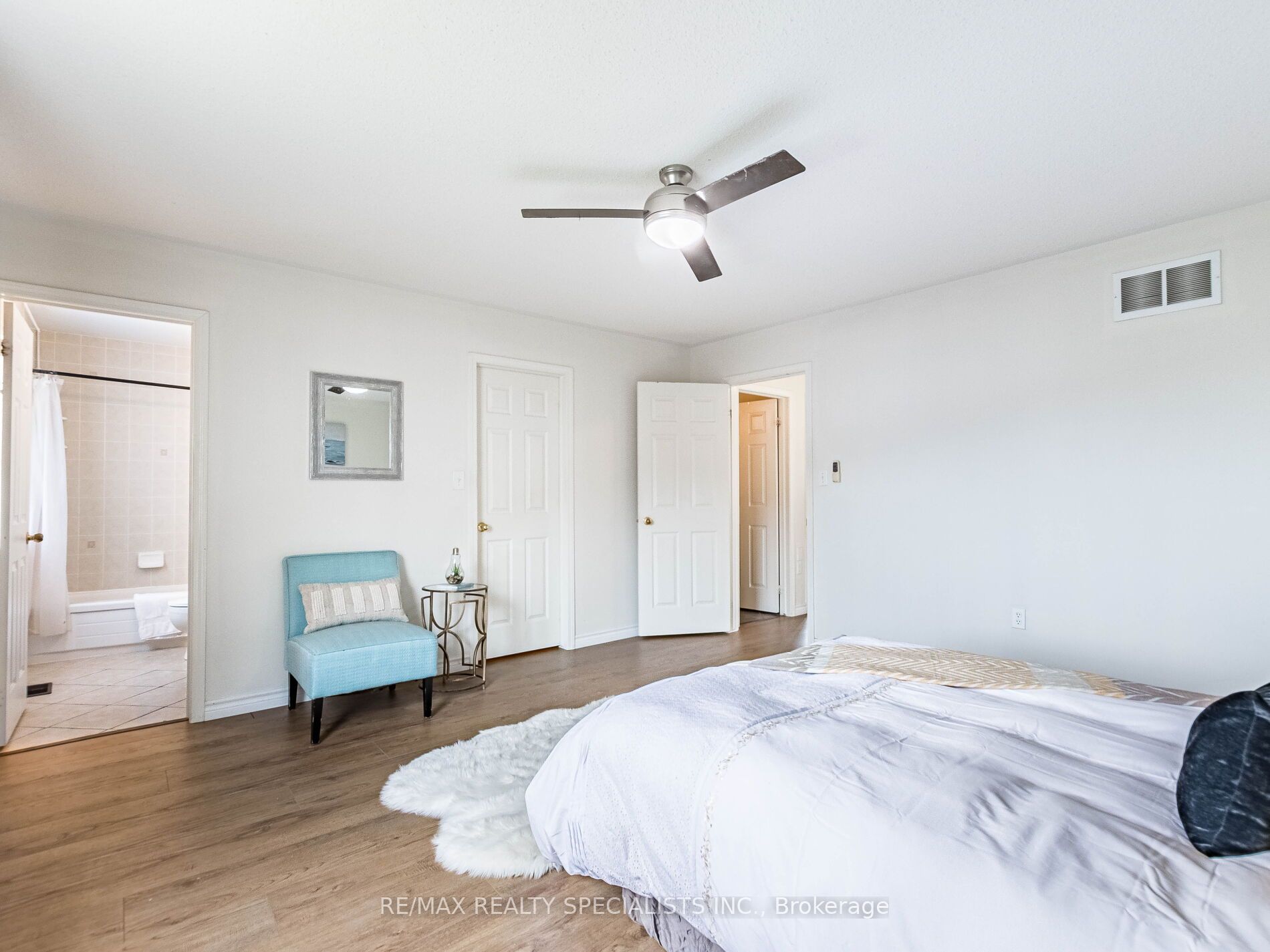 105 DECKER HOLLOW Circle