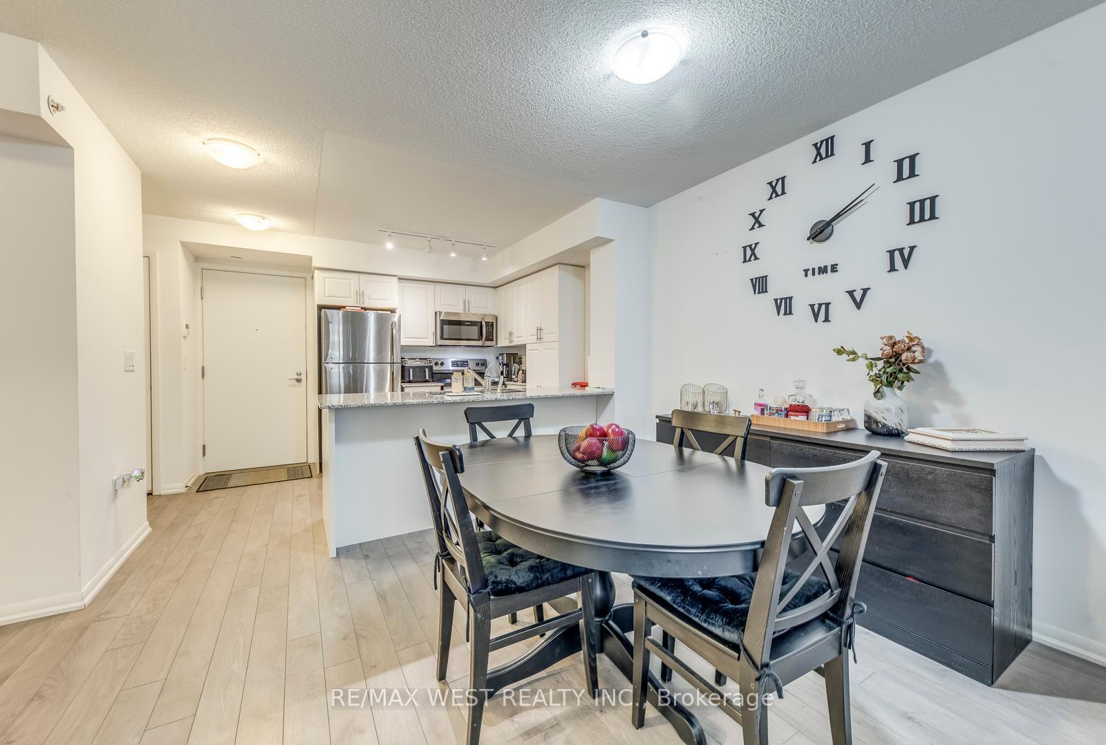 1 Bedroom Condo at 3091 Dufferin,  Toronto For sale