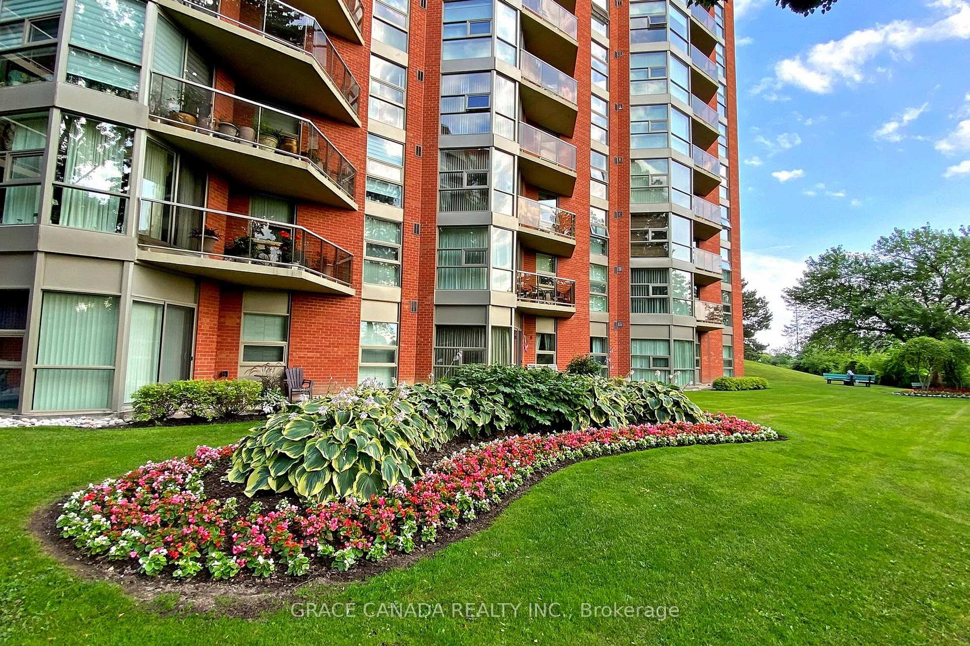 2 Bedrooms Condo at 10 Dean Park, Toronto For sale