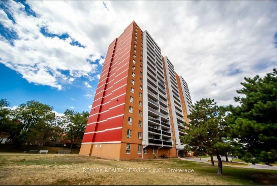 2 Bedrooms Condo at 270 PALMDALE,  Toronto For sale