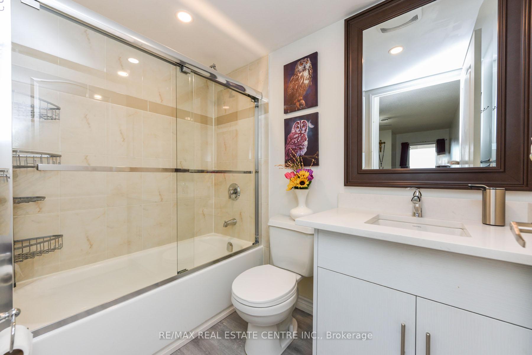 3 Bedrooms Condo at 7405 Goreway, Mississauga For sale