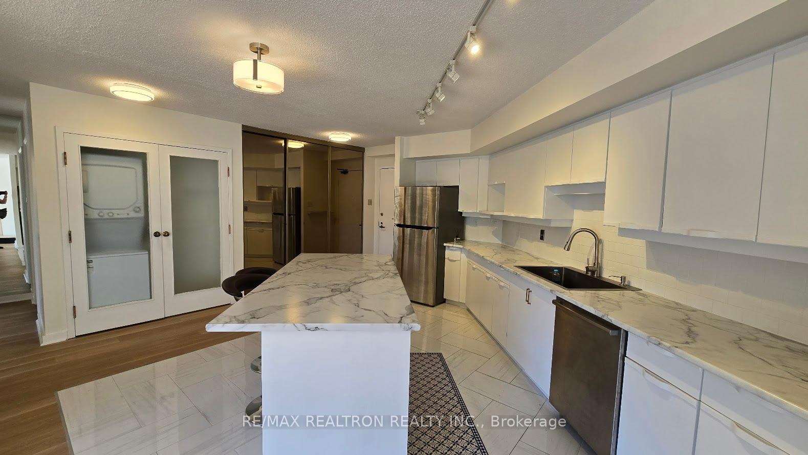 2 Bedrooms Condo at 70 Elmsthorpe, Toronto For sale