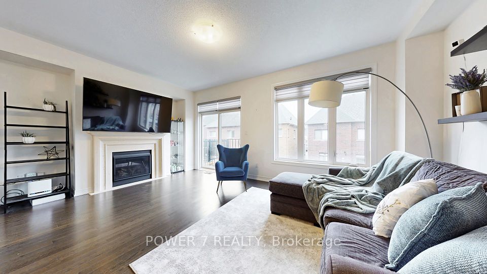 381 Chouinard Way, Aurora, ON L4G 1A6