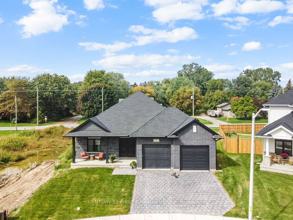 27 Spruce Crescent, North Middlesex, ON N0M 2K0